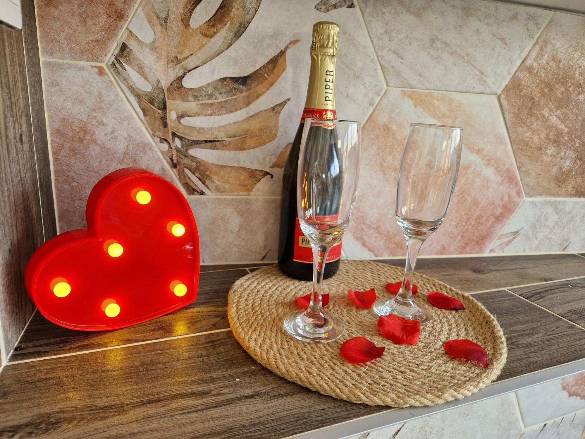 Atoumo Appartement Love Jacuzzi & Jardin Disneyland Paris Quincy-Voisins Eksteriør bilde
